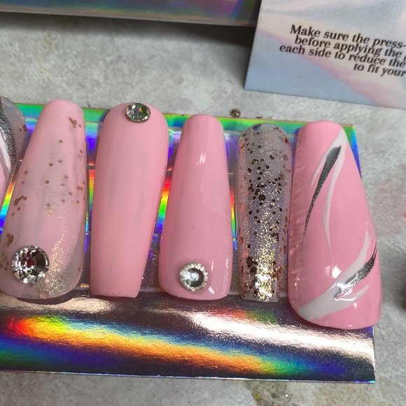 Short Ballerina Pink Press-On Nails 🌸 - Picture 3 of 5